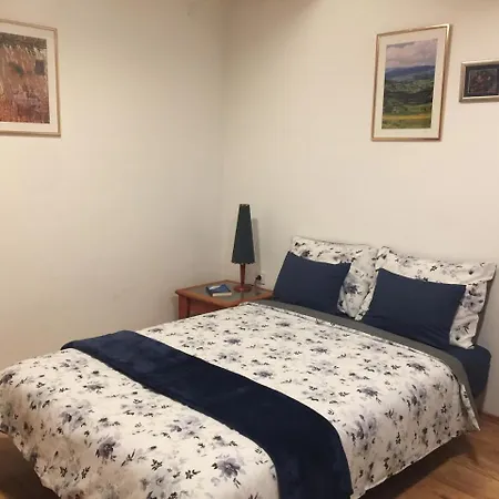 Cozy In Apartment *